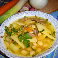 Zupa fasolowa z łazankami wg babci Różyczki