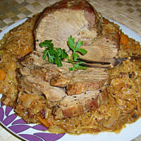 Karczek z patelni na smażonej kapuście kiszonej