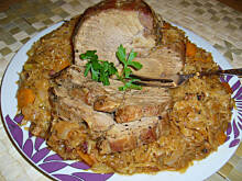 Fot. niebieska-różyczka, Karczek z patelni na smażonej kapuście kiszonej