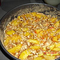 Ciasto ze świeżymi brzoskwiniami