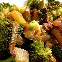 Kurki z brokulami i cukinia