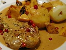 Fot. swedophilia, Kotlety Schabowe duszone z jabłkami