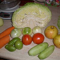 Sałatka warzywna na zimę do słoików