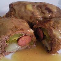 Roladki z kabanosem w sosie cebulowym