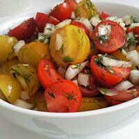 Salatka z pomidorkow koktajlowych