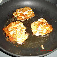 Kotleciki drobiowe z prażoną cebulką