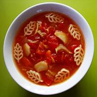 Sierpniowa pomidorówka z makaronem