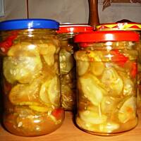 Ogórki ogniste  z czosnkiem i chili