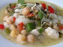 Fot. bbetty, Rosół z ciecierzycą i papryką