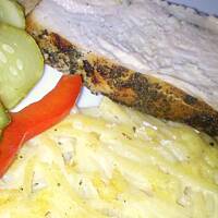 Pieczen z indyka z pietruszka i czosnkiem