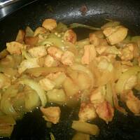 potrawka curry z papryką cebulą i czosnkiem kasiuli