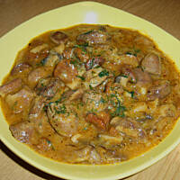 Gulasz z serduszek indyczych z kurkami i pieczarkami wg Różyczki