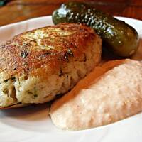 Placuszki rybne z sosem chrzanowym