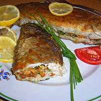 Pstrąg po królewsku z kurkami