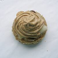 Biszkopty kawowe z owocami i kremem