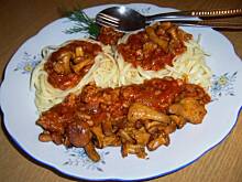 Fot. niebieska-różyczka, Makaron gniazda tagliatelline z mięsem i kurkami wg Różyczki