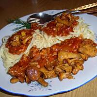 Makaron gniazda tagliatelline z mięsem i kurkami wg Różyczki