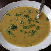 Slodko-ostra zupa z bananow i curry