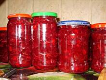 Fot. korozja, sałatka z buraków w słoiku na zimę