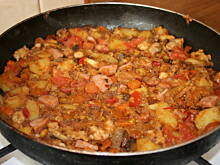 Fot. kasiul_a, A la pizza z patelni z gyrosem ziemniakami i sosem  kasiuli