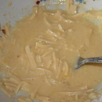 A la pizza z patelni z gyrosem ziemniakami i sosem  kasiuli