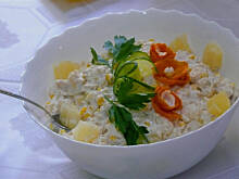 Fot. niebieska-różyczka, Sałatka z ananasem i śledziem