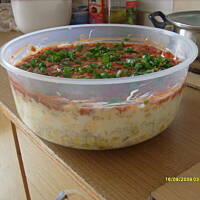 Sałatka warstwowa z tuńczyka na wszystkie okazje