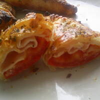 Trójkątne paszteciki z szynką pomidorem i majonezem kasiuli