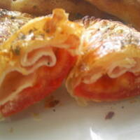 Trójkątne paszteciki z szynką pomidorem i majonezem kasiuli