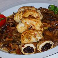 Roladki drobiowe ze śliwką i grzybami leśnymi wg Różyczki