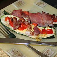 Cukinia zapiekana z serem boczkiem szynką i papryką kasiuli