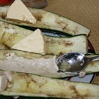 Cukinia zapiekana z serem boczkiem szynką i papryką kasiuli