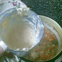 Pyszna zupka jarzynowa z serkiem topionym