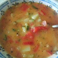 Czerwona zupa z cukinią lub marchwią