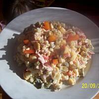 sałatka z makaronikiem