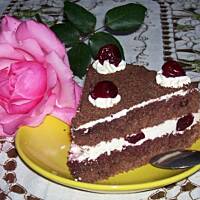 Czekoladowy tort z wiśniami