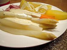 Fot. Glumanda, Szparagi z szynka i sosem holenderskim