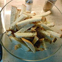 Zapiekanka walezyjska z czerstwego chleba