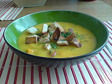 Fot. tratwa, warzywna z kiełbaską