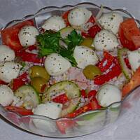 Sałatka z mozzarellą i polędwicą wg Różyczki