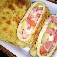 Krokiety z parowkami serem i warzywami