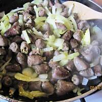 Gulasz z serc w kremowym sosie z grzybami