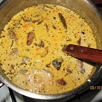 Gulasz z serc w kremowym sosie z grzybami