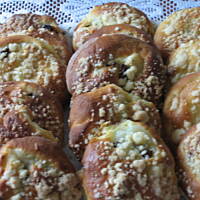 Bułeczki drożdżowe z budyniem i rodzynkami