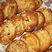 Bułeczki drożdżowe z budyniem i rodzynkami