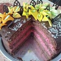 Tort czekoladowo-truskawkowy