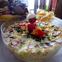 Sałatka z zupek chińskich i piersi z kurczaka