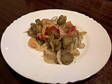 Fot. Iloria, Surówka z ogórków kiszonych do obiadu