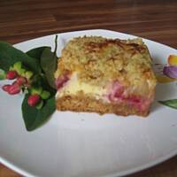 Kruche ciasto ze śliwkami i masą budyniowo-smietankowa