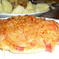 Kotlety zapiekane w kiszonej kapuście